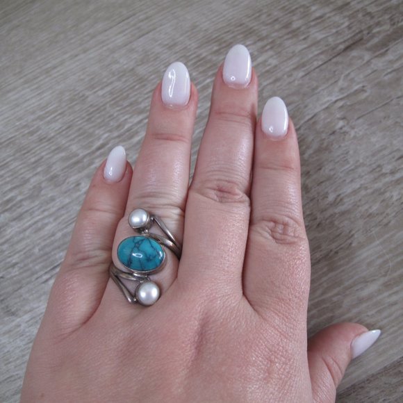 VINTAGE Turquoise and Pearl Sterling Silver Ring - Picture 4 of 4